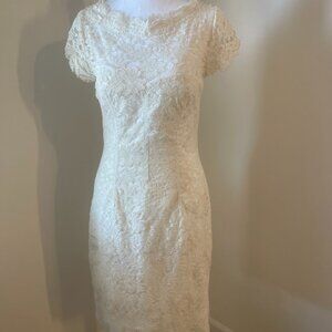 Monique Lhuillier Cream Lace Wedding Dress
